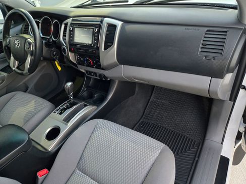 Used 2015 Toyota Tacoma 4x4 Double Cab image 2
