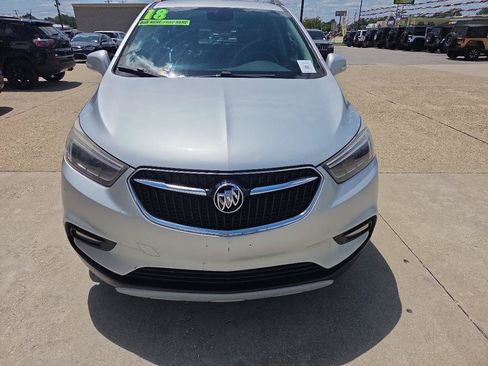 Used 2018 Buick Encore Essence FWD image 3
