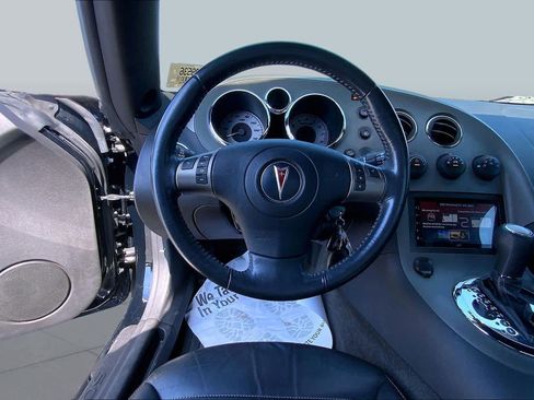 Used 2007 Pontiac Solstice Convertible w/ Premium Package RWD image 5