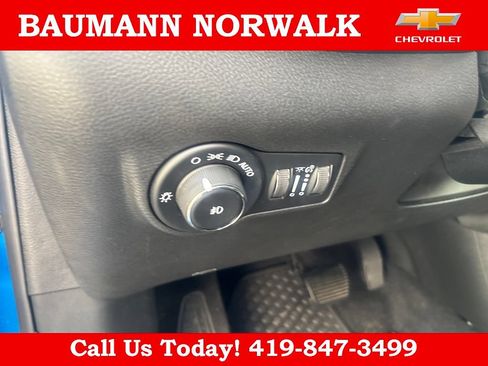 Used 2026 Jeep Compass Latitude w/ Sun and Sound Group AWD/4WD image 17