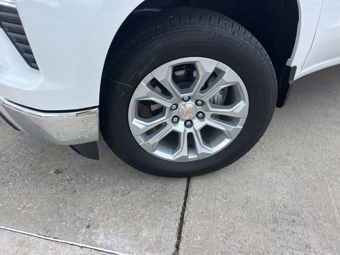 Used 2025 Chevrolet Silverado 1500 LT w/ Z71 Off-Road Package AWD/4WD image 32