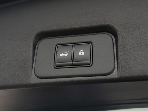 Used 2025 Nissan Rogue SV FWD image 8