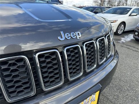 Used 2018 Jeep Grand Cherokee Limited image 10