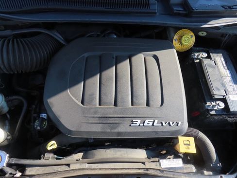 Used 2016 Dodge Grand Caravan SXT image 10