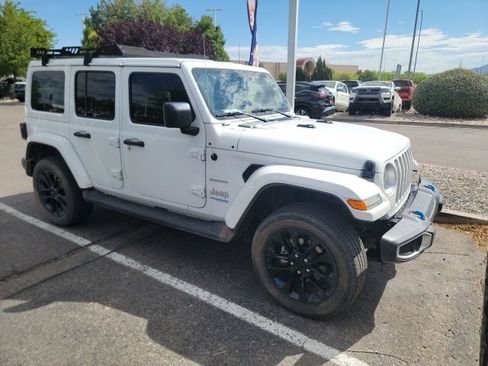 Used 2022 Jeep Wrangler Unlimited Sahara AWD/4WD image 14