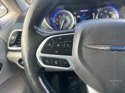 Used 2021 Chrysler Pacifica Touring-L image 14