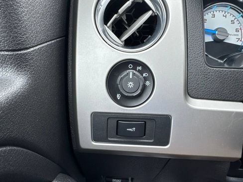 Used 2014 Ford F150 Lariat w/ Equipment Group 502A Luxury AWD/4WD image 11