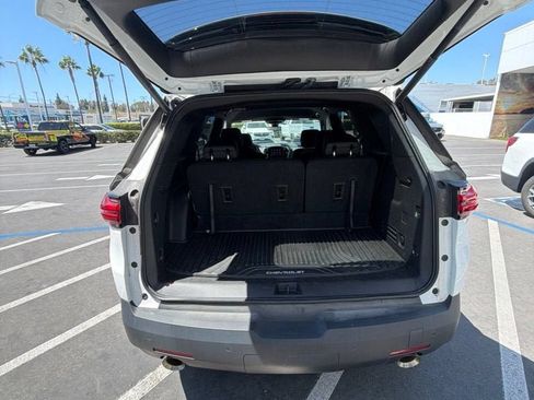 Used 2023 Chevrolet Traverse LT w/ Rear Camera Mirror Package AWD/4WD image 13