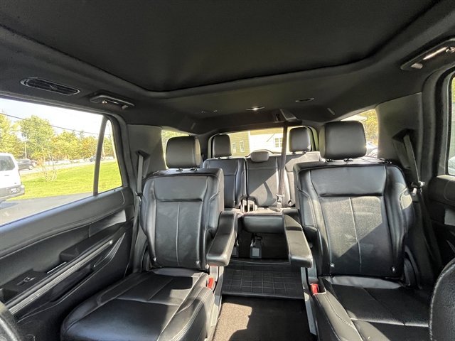 Used 2020 Ford Expedition XLT w/ Equipment Group 202A AWD/4WD image 34