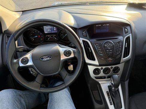 Used 2014 Ford Focus SE FWD image 10