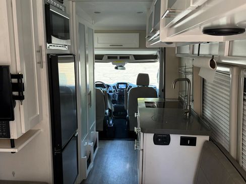 Used 2019 Ford Transit 350 XLT RWD image 14