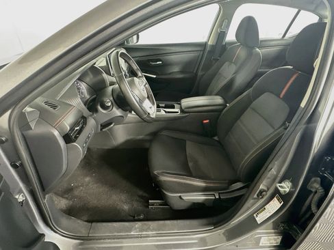 Used 2025 Nissan Sentra SR FWD image 13