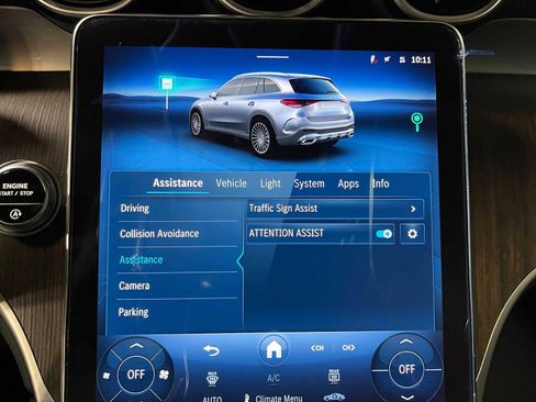Used 2025 Mercedes-Benz GLC 300 4MATIC image 31
