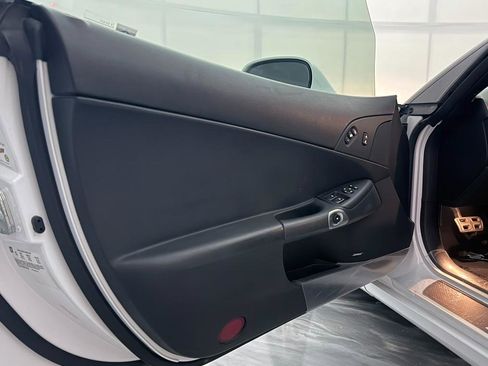 Used 2006 Chevrolet Corvette Coupe w/ Preferred Equipment Group image 17