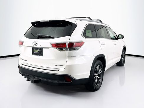 Used 2016 Toyota Highlander XLE AWD/4WD image 9