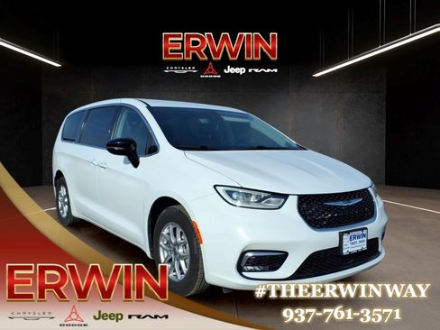 Used 2024 Chrysler Pacifica Touring-L FWD image 1