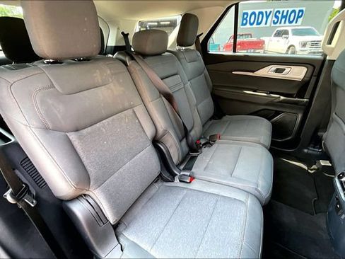 Used 2025 Ford Explorer Active AWD/4WD image 28