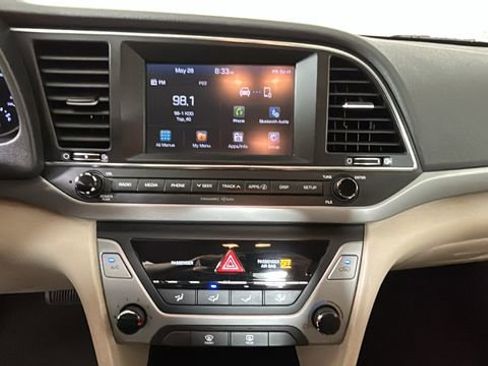 Used 2017 Hyundai Elantra SE FWD image 23