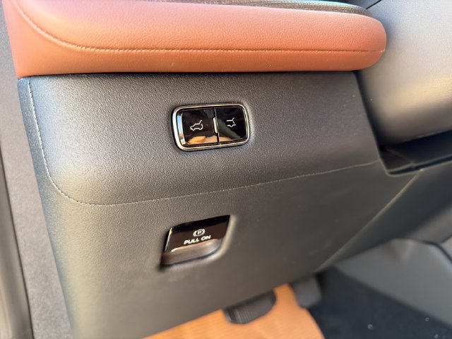 New 2026 Lincoln Navigator L Reserve AWD/4WD image 21