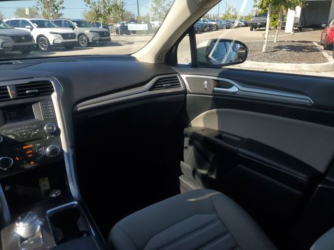 Used 2017 Ford Fusion S image 21