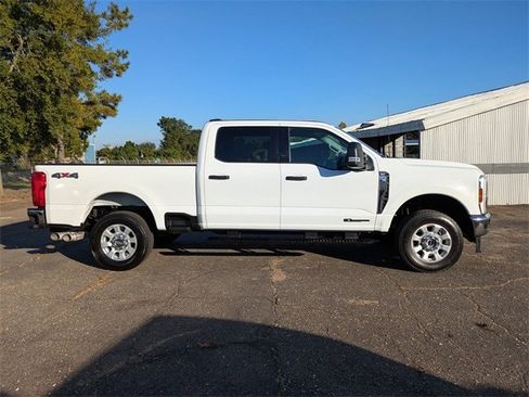 Used 2024 Ford F250 XLT image 3