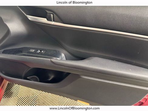 Used 2018 Toyota Camry SE image 14