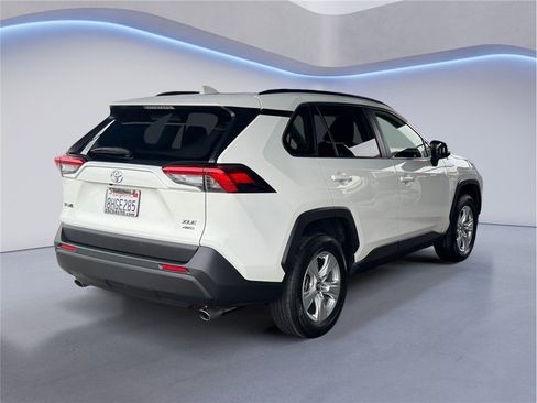 Used 2019 Toyota RAV4 XLE image 6
