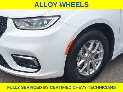 Used 2023 Chrysler Pacifica Touring-L FWD image 14
