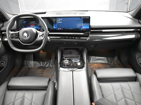 Used 2025 BMW 530i image 14