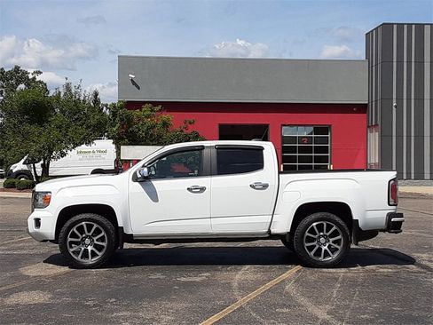 Used 2019 GMC Canyon Denali image 2