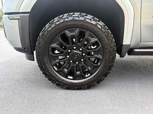 Used 2024 GMC Sierra 2500 Denali Ultimate AWD/4WD image 8