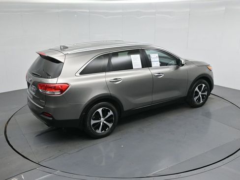 Used 2017 Kia Sorento EX image 40