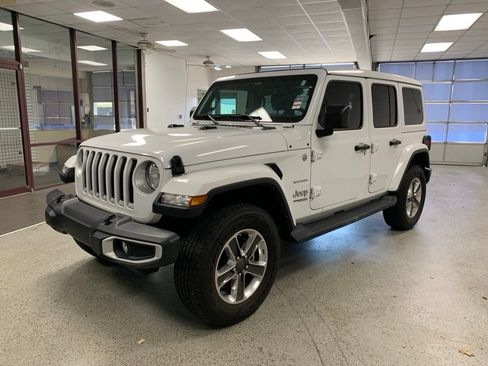 Used 2022 Jeep Wrangler Unlimited Sahara w/ Cold Weather Group AWD/4WD image 2