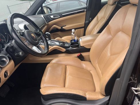 Used 2017 Porsche Cayenne AWD/4WD image 7