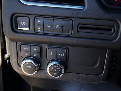 Used 2023 GMC Yukon SLT image 24