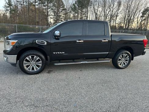 Used 2017 Nissan Titan SL image 6