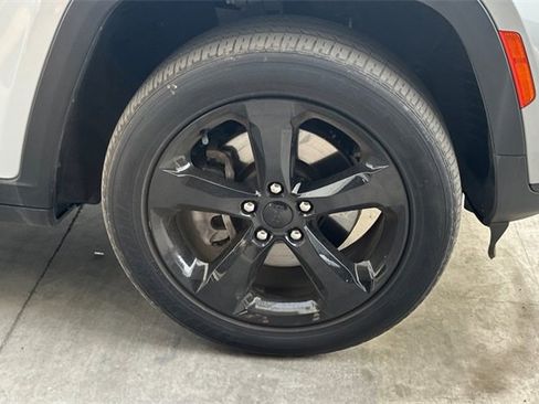 Used 2021 Jeep Grand Cherokee L Altitude image 10