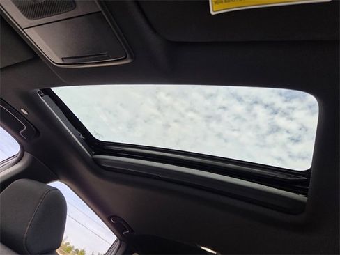 Used 2025 Honda CR-V Sport image 10