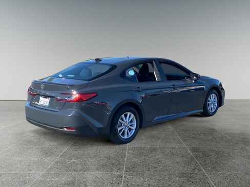 Used 2025 Toyota Camry LE w/ Convenience Package image 5