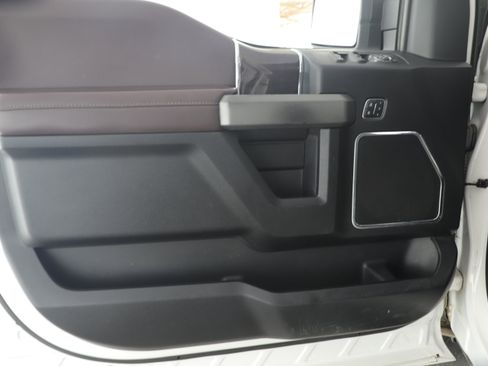 Used 2017 Ford F150 Platinum w/ Equipment Group 701A Luxury image 10