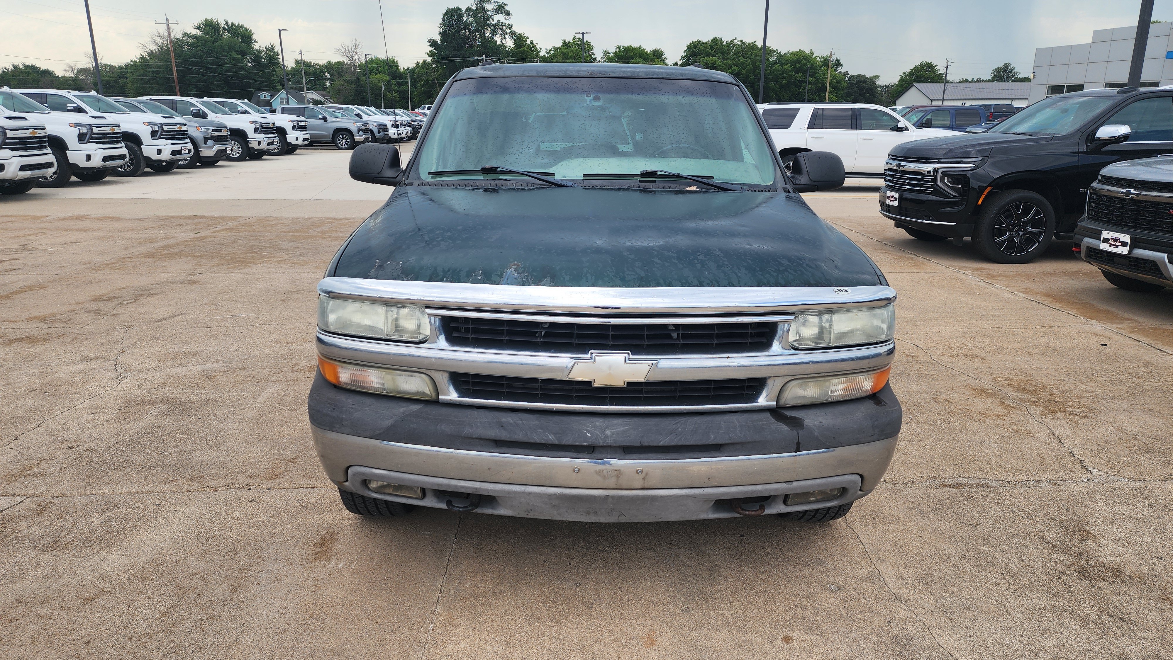 Used 2004 Chevrolet Suburban LS AWD/4WD image 2