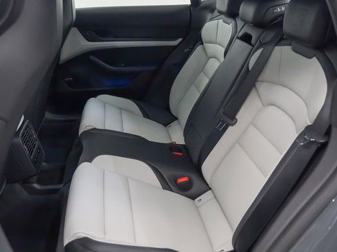 New 2025 Porsche Taycan GTS AWD/4WD image 19