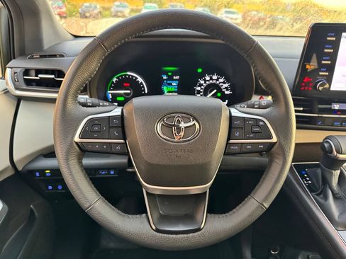 Used 2022 Toyota Sienna XLE FWD image 8