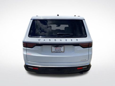 Used 2024 Jeep Wagoneer L Series II w/ Flexible Seating Group AWD/4WD image 15