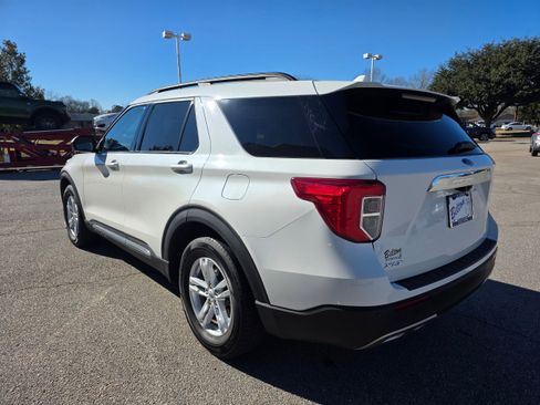 Used 2023 Ford Explorer XLT w/ Equipment Group 202A image 5