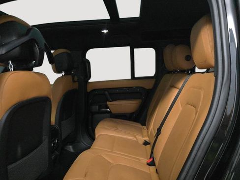 Used 2023 Land Rover Defender 110 V8 AWD/4WD image 5