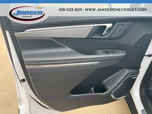 Used 2025 Buick Enclave Preferred FWD image 21