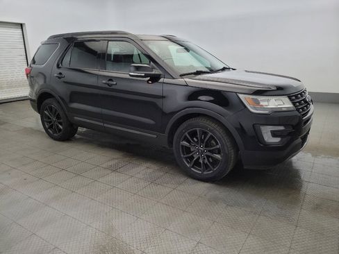 Used 2017 Ford Explorer XLT w/ Equipment Group 202A AWD/4WD image 11