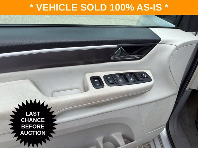 Used 2010 Volkswagen Routan SE FWD image 14
