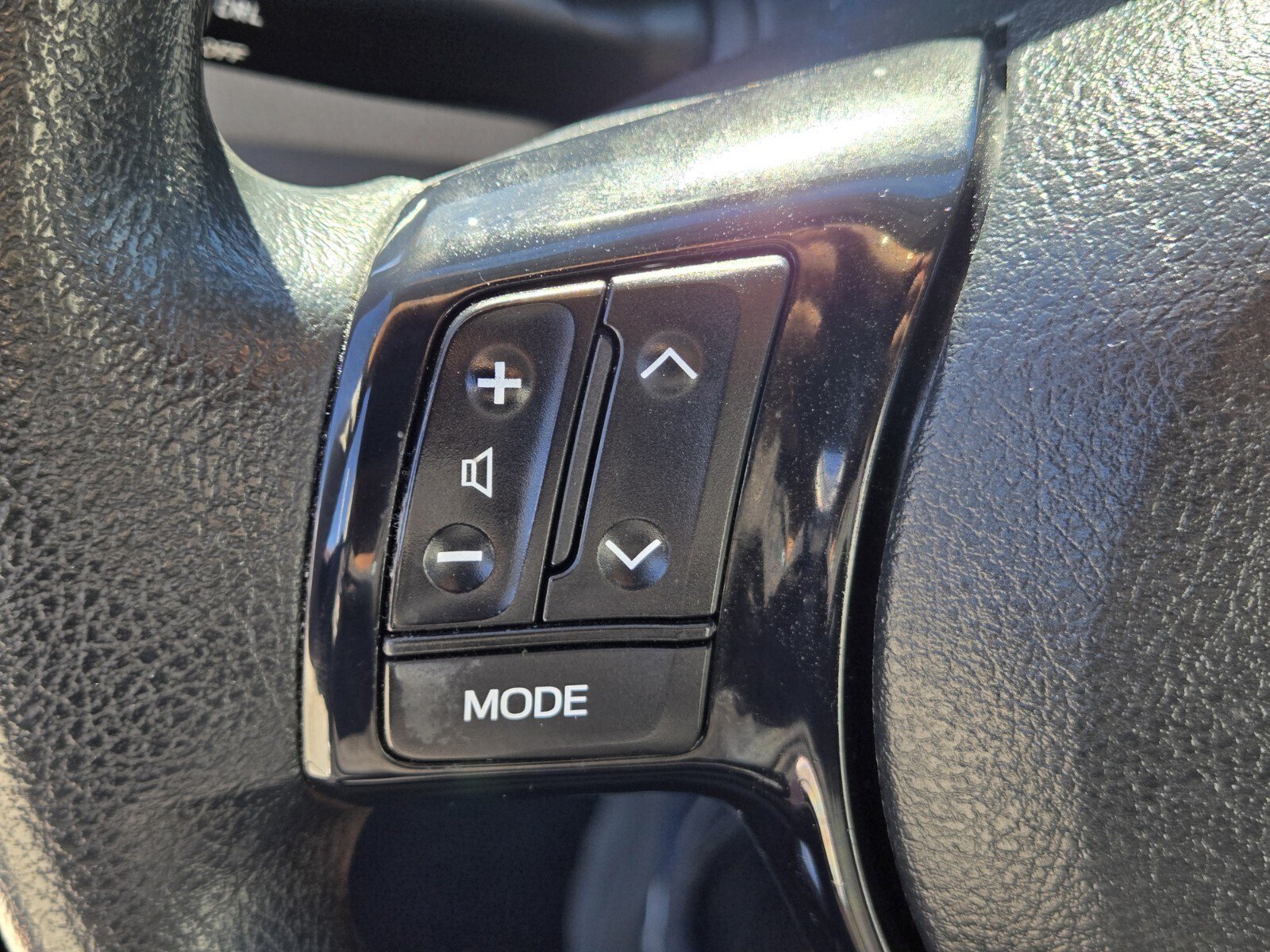 Used 2018 Toyota Yaris LE w/ Carpet Mat Package FWD image 17